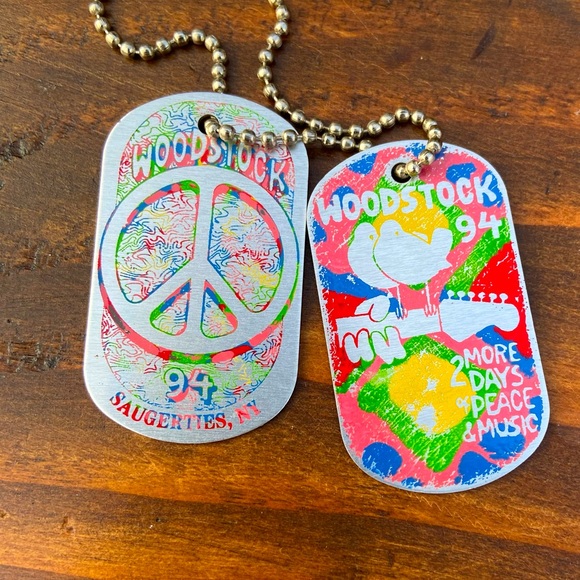 All Like New - 1994 Woodstock - Collectable Dog Tags, Arm Band and Comic Book - Picture 3 of 15